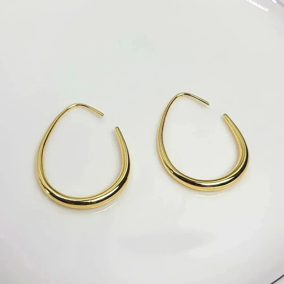 Vintage gold tone simple design earrings - Picture 3 of 6